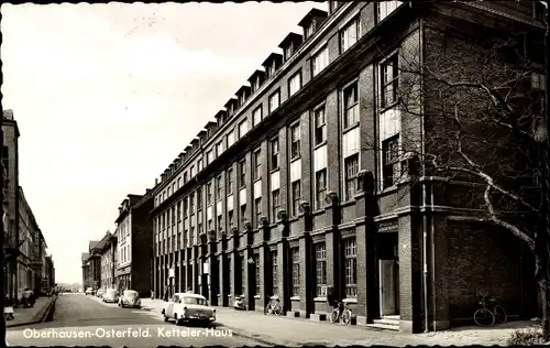 Ak Osterfeld Oberhausen am Rhein, Ketteler-Haus, Fahrzeuge