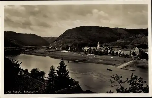 Ak Moselkern, Ortschaft, Hotel Burg Eltz, Landschaft