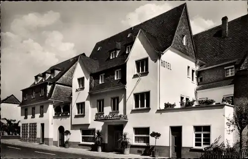 Ak Briedel Mosel, Hotel und Pension Briedeler Haus, Terrasse, Außenansicht