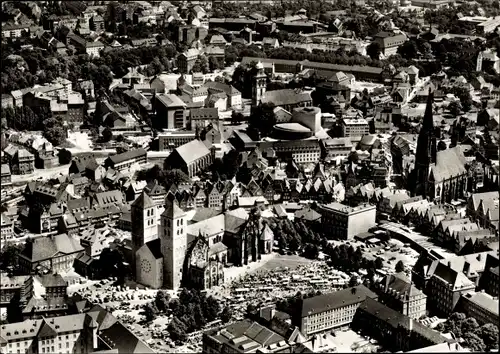 Ak Münster in Westfalen, Fliegeraufnahme der Stadt, Kirche