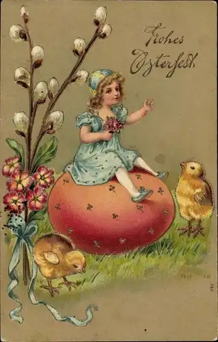 Präge Ak Glückwunsch Ostern, Mädchen auf Ei sitzend, Küken, Weidenkätzchen