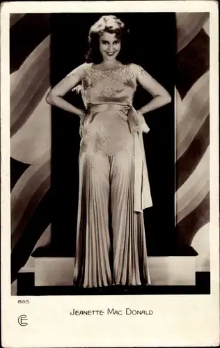 Ak Schauspielerin Jeanette Mc. Donald, Portrait im Abendgewand