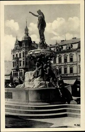 Ak Děčín Tetschen an der Elbe Region Aussig, Brunnen am Masaryplatz, Kind