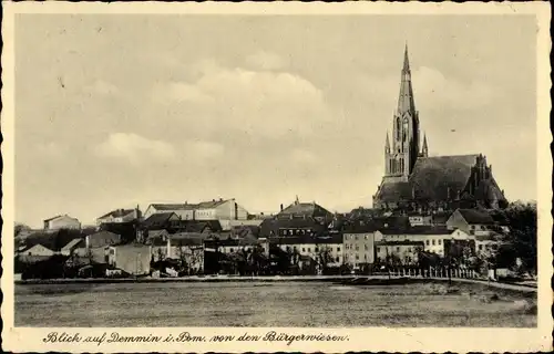 Ak Demmin in Vorpommern, Ort mit Kirche v. d. Bürgerwiesen aus gesehen
