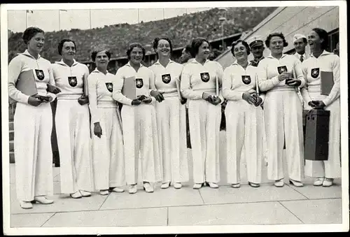 Sammelbild Olympia 1936, Deutsche Turnerinnen im Olympiastadion