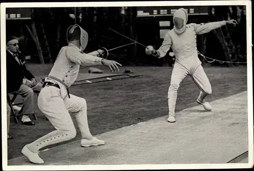 Sammelbild Olympia 1936, Deutsche Fünfkämpfer Handrick und Bramfeld im Fechtkampf