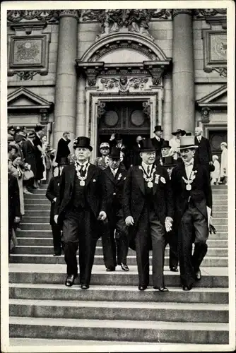 Sammelbild Olympia 1936, Internationales Olympisches Komitee verlässt Berliner Dom