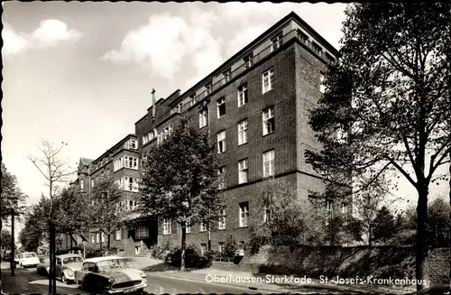 Ak Sterkrade Oberhausen am Rhein, St. Josefs-Krankenhaus, Autos