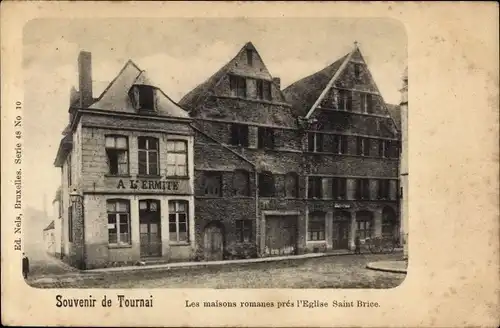 Ak Tournai Wallonien Hennegau, Les maisons romanes pres l'Eglise Saint Brice