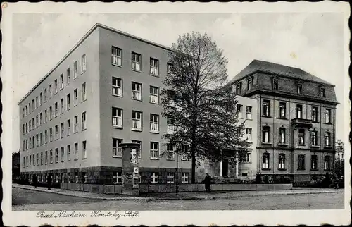 Ak Bad Nauheim in Hessen, Konitzky-Stift, Außenansicht, Litfasssäule