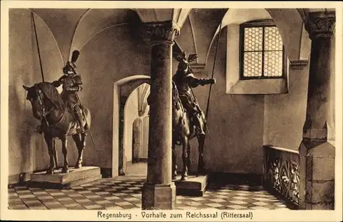 Ak Regensburg an der Donau Oberpfalz, Vorhalle zum Reichssaal (Rittersaal), zwei Ritter mit Pferden