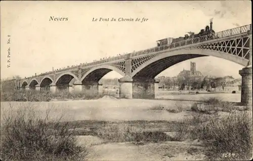 Ak Nevers Nièvre, Le Pont du Chemin de fer, Eisenbahn