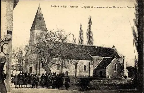 Ak Paizay-le-Sec Vienne, L'Eglise et le Monument aux Morts de la Guerre