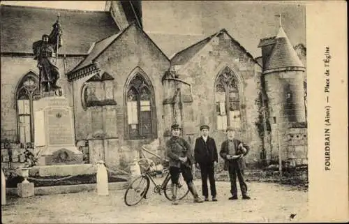 Ak Fourdrain Aisne, Place de l'Eglise