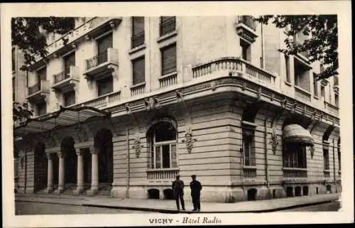 Ak Vichy Allier, Hotel Radio mit zwei Männern