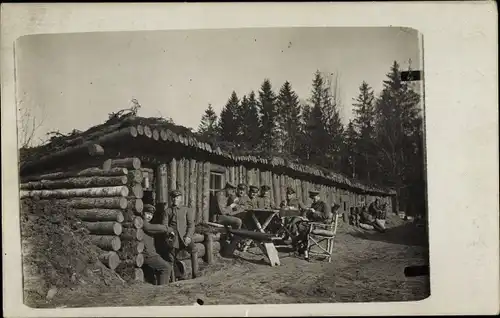 Foto Ak Rogatschi bei Baranawitschy Baranowitschi Weißrussland, deutsche Soldaten, Holzhaus, 1916