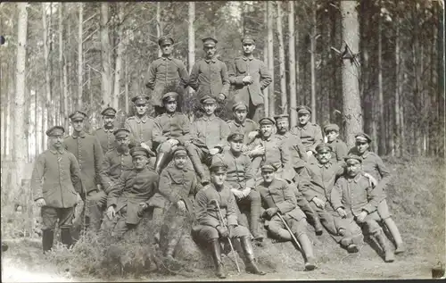 Foto Ak Baranawitschy Baranowitschi Weißrussland, Infanterie Regiment 219, Dt. Soldaten in Uniform