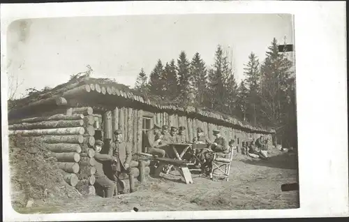 Foto Ak Rogatschi b. Baranawitschy Baranowitschi Weißrussland, Inf. Regt. 219, Unterkunft, Holzhaus