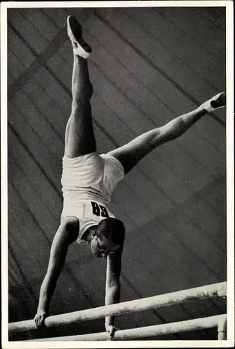 Sammelbild Olympia 1936, Deutsche Turnerin Käthe Sohnemann am Barren