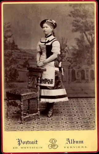 Kabinett Foto Frau in Wallonischer Tracht, Portrait