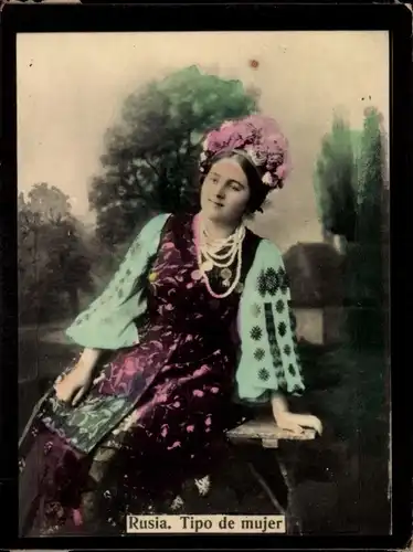 Foto Russland, Tipo de Mujer, Frau in Volkstracht