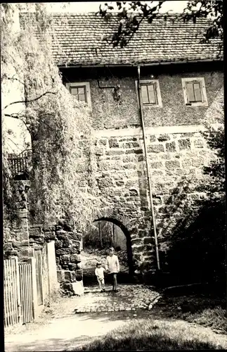 Foto Ak Bürgel in Thüringen, Torbogen, zwei Kinder