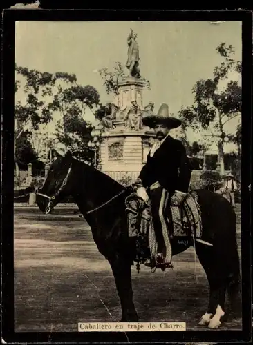 Foto Mexiko, Caballero en traje de Charro