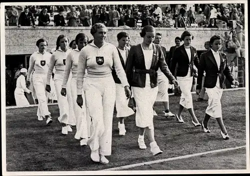 Sammelbild Olympia 1936, Schwimmerinnen der Frauenstaffel Holland, USA, Deutschland