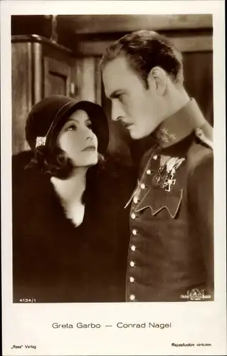 Ak Schauspieler Conrad Nagel und Greta Garbo, Filmszene