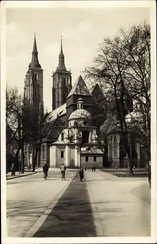 Ak Wrocław Breslau Schlesien, Straßenpartie mit Blick auf den Dom, Ostansicht