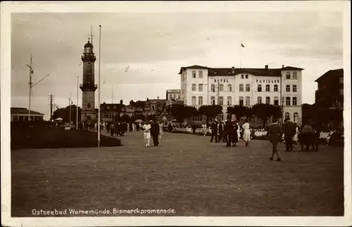 Ak Ostseebad Warnemünde Rostock, Bismarckpromenade, Leuchtturm, Hotel Pavillon