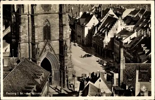 Ak Freiburg im Breisgau, am Münster. Teilansicht vom Ort