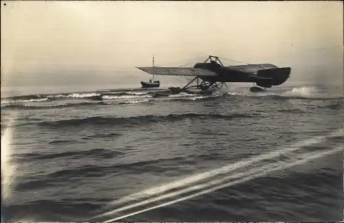 Foto Ak Aviation, Wasserflugzeug auf dem Meer
