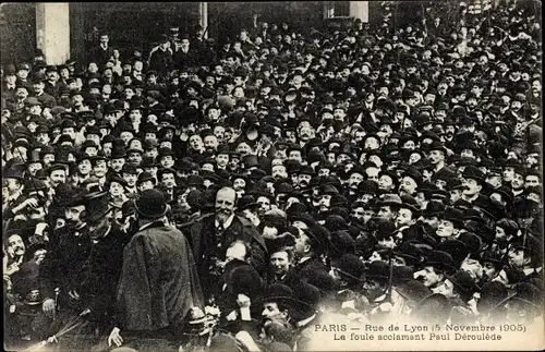 Ak Paris XVII, Rue de Lyon, la foule acclamant Paul Deroulede 1905