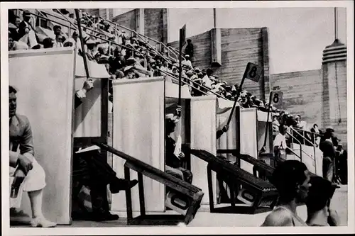 Sammelbild Olympia 1936, Punktrichter beim Kunstspringen