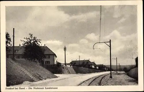 Ak Freidorf Muttenz Kt. Basel Land Schweiz, Muttenzer Landstraße, Bahnschienen