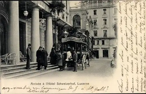 Ak Luzern Stadt Schweiz, Arrivée a l'Hotel Schweizerhof, Kutsche, Gäste am Hoteleingang