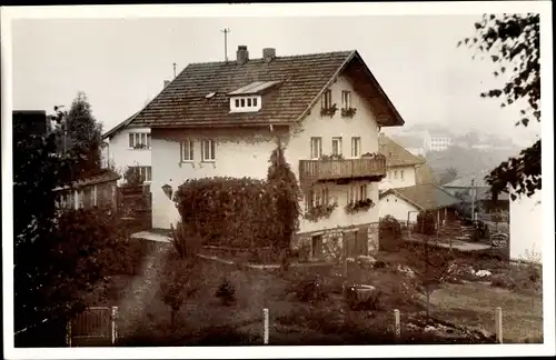 Foto Ak Regen im Bayerischen Wald, Wohnhaus, Garten