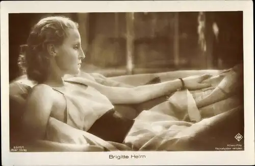 Ak Schauspielerin Brigitte Helm, bekannt aus Metropolis, Portrait, Ross Verlag 5317 1