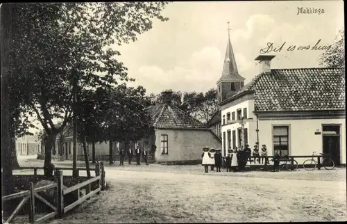 Ak Makkinga Friesland Niederlande, Ortsansicht, Anwohner, Kirche