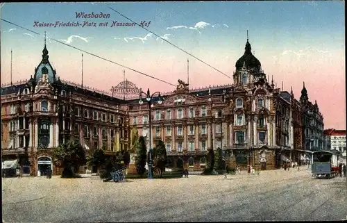 Ak Wiesbaden in Hessen, Kaiser-Friedrich-Platz mit Nassauer Hof, Außenansicht