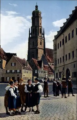 Ak Nördlingen in Schwaben, Holzmarkt mit dem Daniel, Georgskirche, Hallgebäude