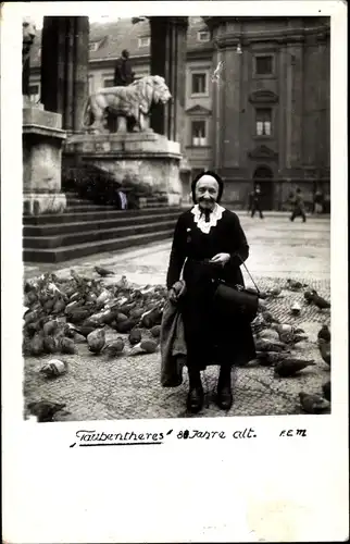 Ak München Bayern, Münchener Taubentheres, 83 Jahre alt, Tauben