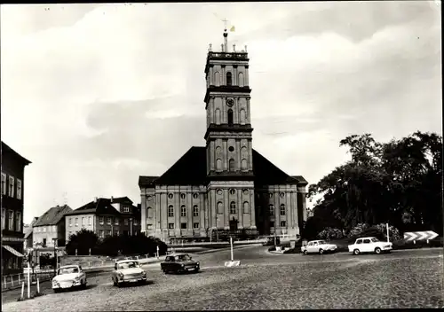 Ak Neustrelitz in Mecklenburg, Marktplatz, Stadtkirche