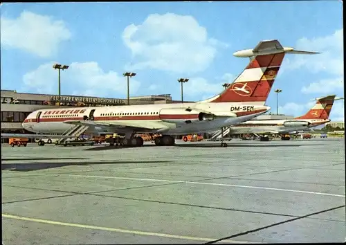 Ak Schönefeld bei Berlin, Deutsches Passagierflugzeug, Interflug, Iljuschin IL 62, Flughafen, DM SEH