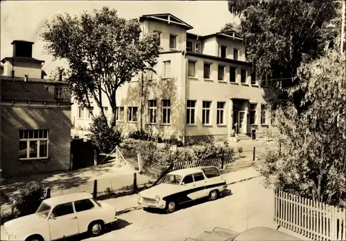 Ak Ostseebad Göhren auf Rügen, FDGB Erholungsheim Friedrich Engels, Haus Käthe, Autos