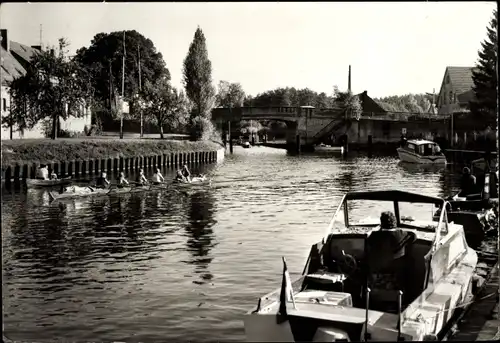 Ak Canow Wustrow Mecklenburgische Seenplatte, Partie an der Schleuse, Boote, Kanu