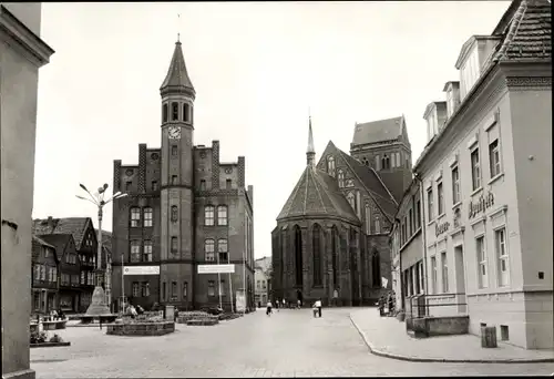 Ak Perleberg in der Prignitz, Großer Markt mit Rathaus und Kirche, Apotheke
