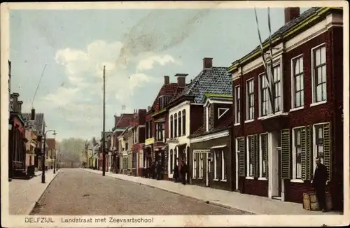 Ak Delfzijl Groningen, Landstraat met Zeevaartschool