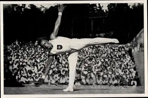 Sammelbild Olympia 1936, Olympiasieger Alfred Schwarzmann bei einer Standwaage